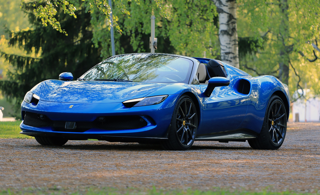 Koeajo: Ferrari 296GTS – Lataushybridinäkin elämys