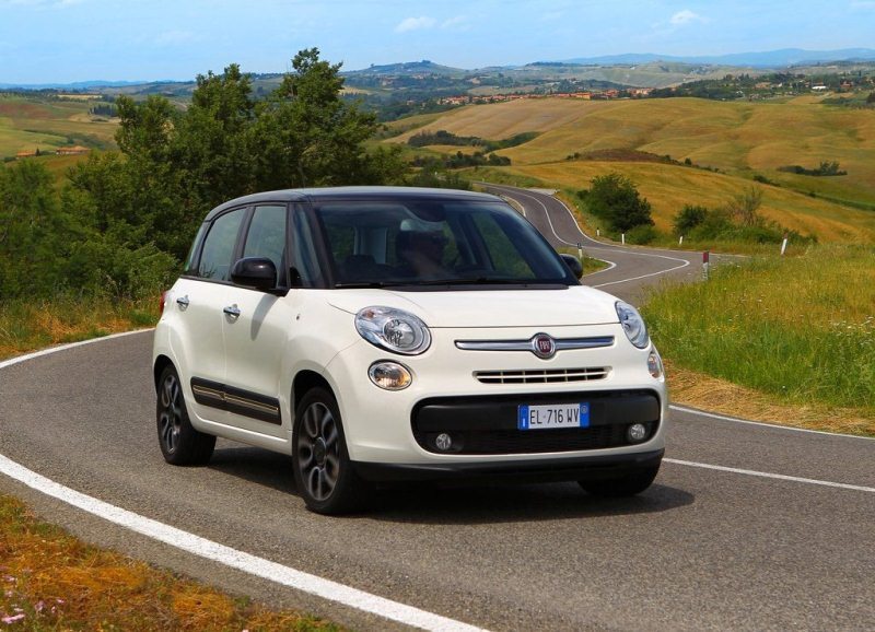 Autoesittely Fiat 500L 2013
