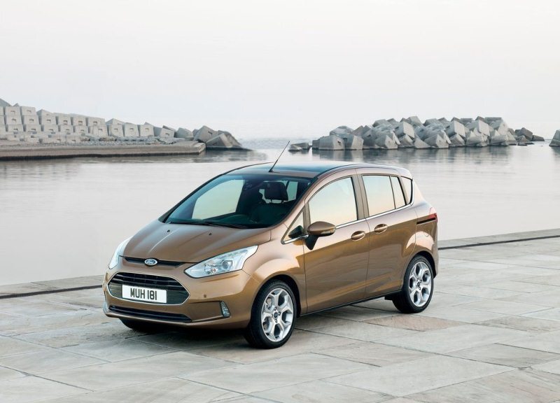 Autoesittely Ford B-MAX 2012