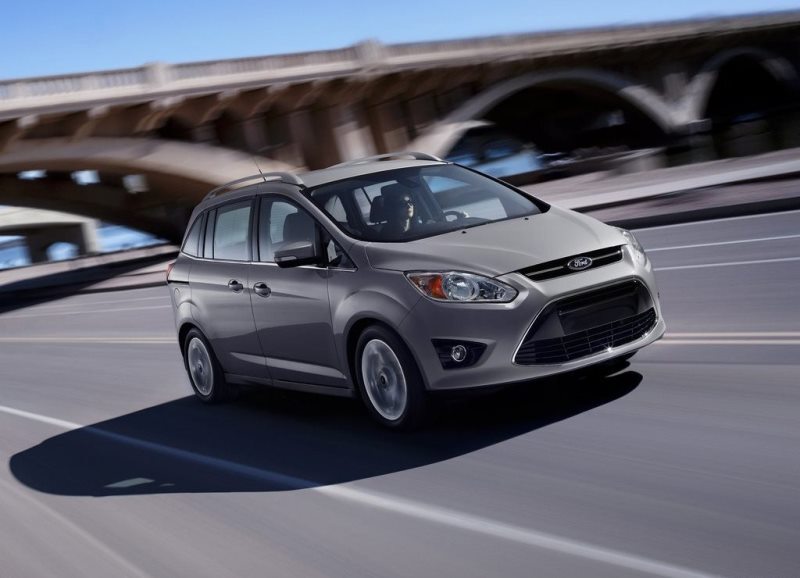 Autoesittely Ford C-MAX 2013