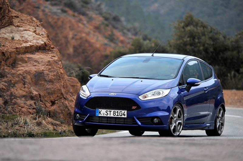 Autoesittely Ford Fiesta ST 2013