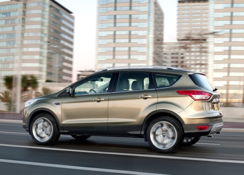 Autoesittely Ford Kuga 2013