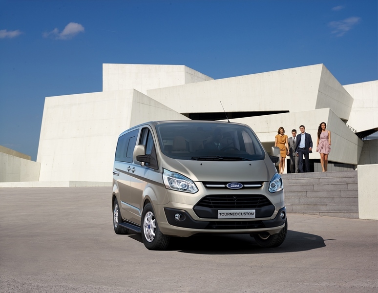 Autoesittely Ford Tourneo Custom 2013