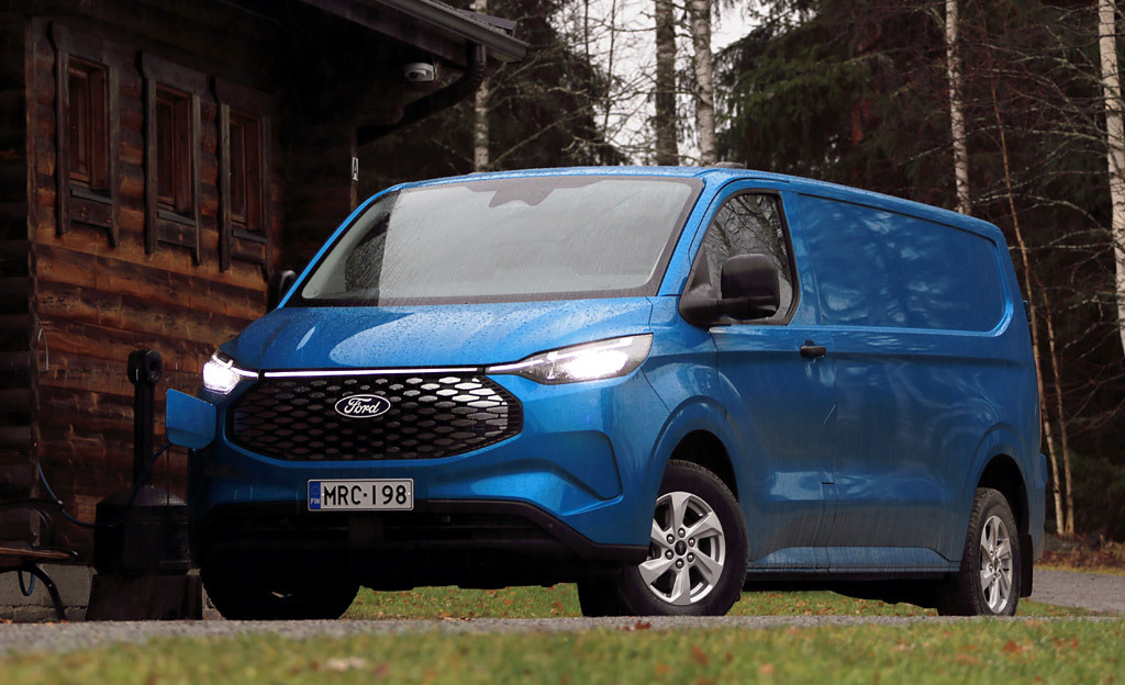 Ensikoeajo: Ford E-Transit Custom – Pakettiautoilun tulevaisuus