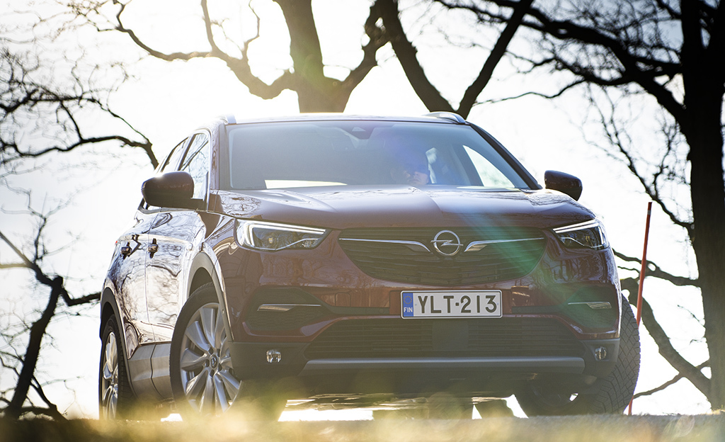 Alkuvuoden kovin hintajulkistus? Tilava pistokkeesta ladattava Opel Grandland X: 39 900 €