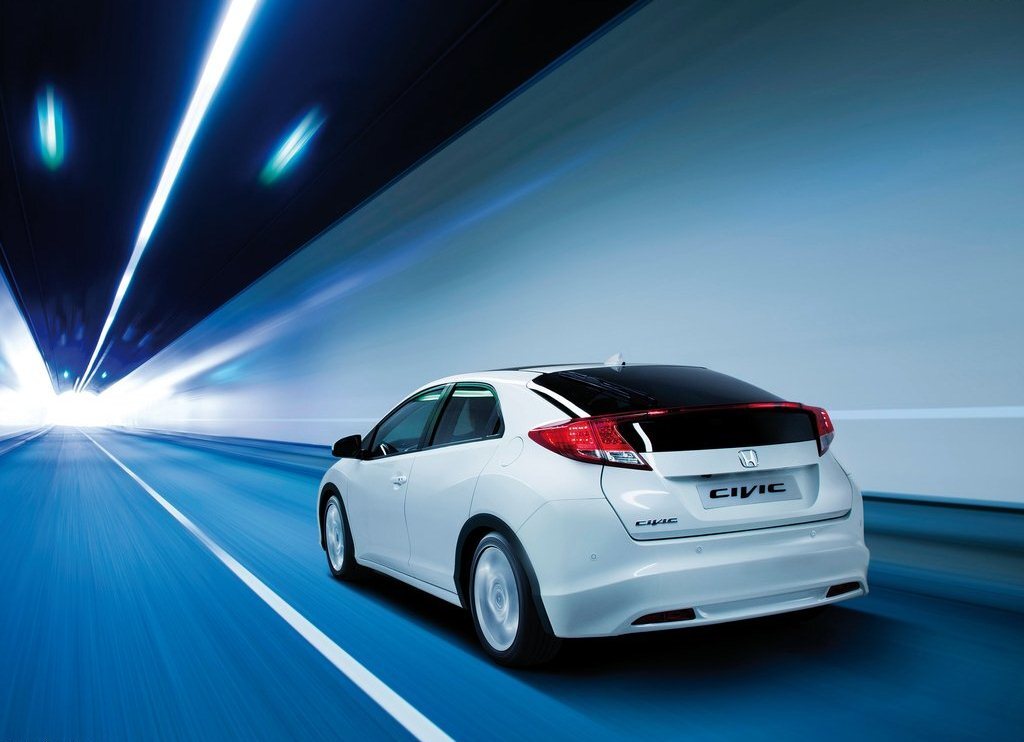 Autoesittely Honda Civic 2013