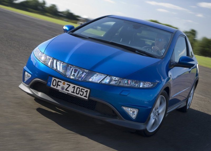 Autoesittely Honda Civic 2006-2011