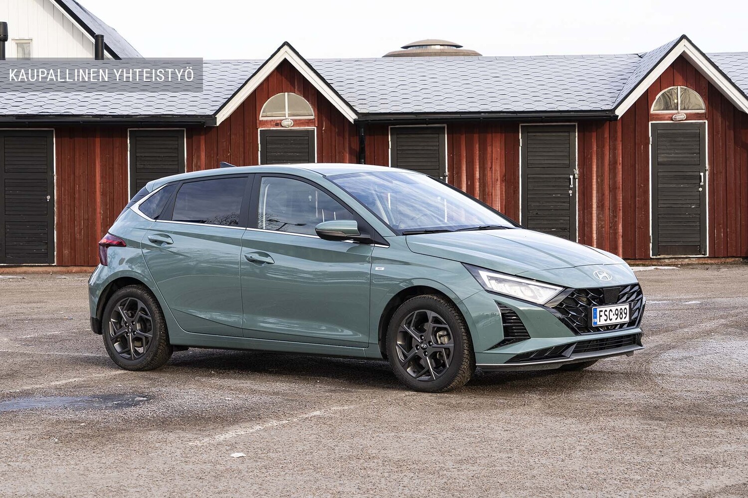 Uusi auto pienellä kuukausihinnalla? Tämä kompakti perheauto yllättää ominaisuus-hintasuhteellaan
