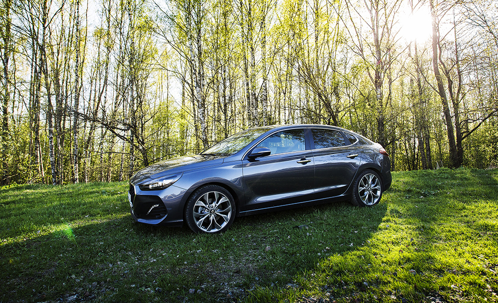 Malliston muotovalio - koeajossa Hyundai i30 Fastback