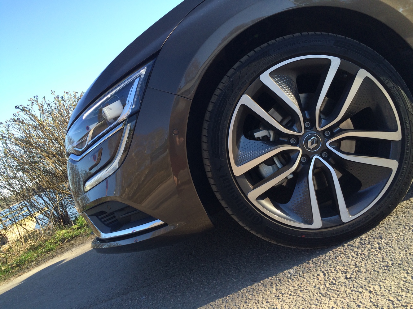 Koeajossa Renault Talisman - elegantti ja soiva peli