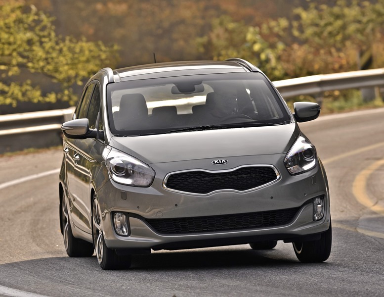 Autoesittely Kia Carens 2013