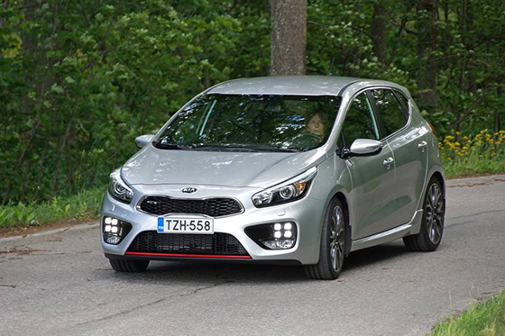 IL parikoeajo ja arvio: 
Seat Leon FR 180 vs. Kia Ceed GT