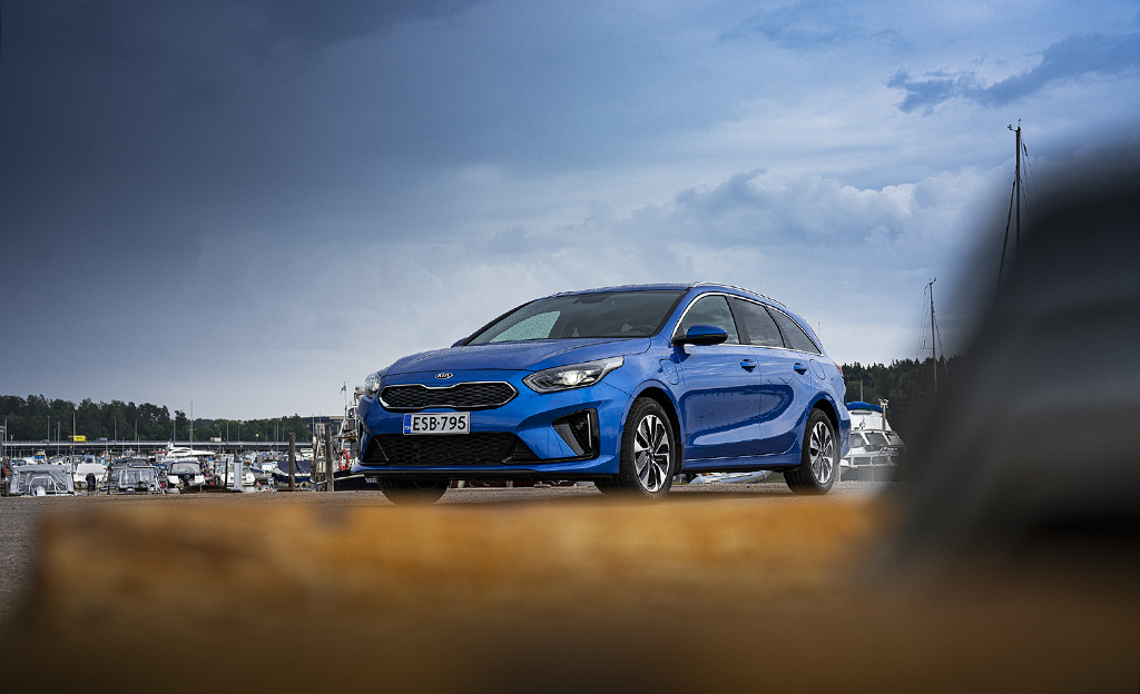 Kannattaako perhefarkku ostaa ladattavana? Koeajossa houkuttelevasti hinnoiteltu Kia Ceed SW PHEV