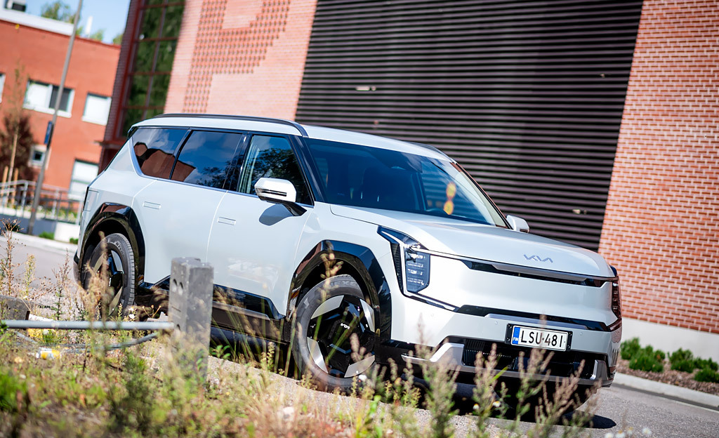 Koeajo: Kia EV9 - Vakuuttava auto myös halvempana takavetoisena