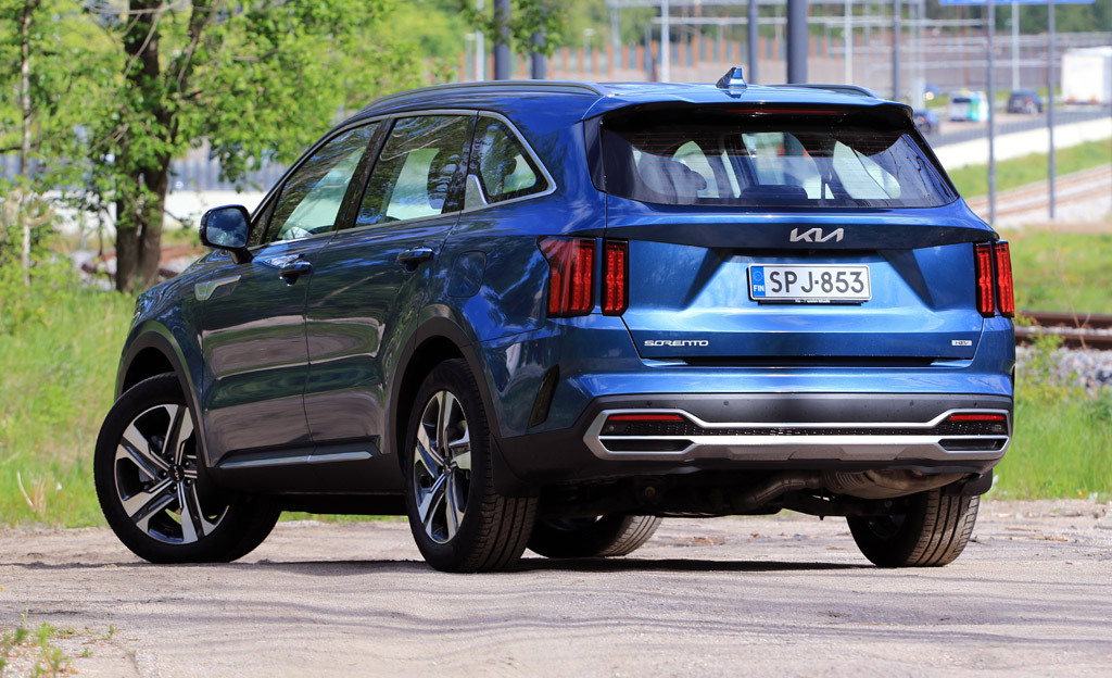 Koeajo: Kia Sorento Hybrid – Tilava, mutta janoinen katumaasturi