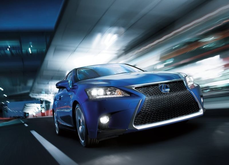 Autoesittely Lexus CT 200h 2014
