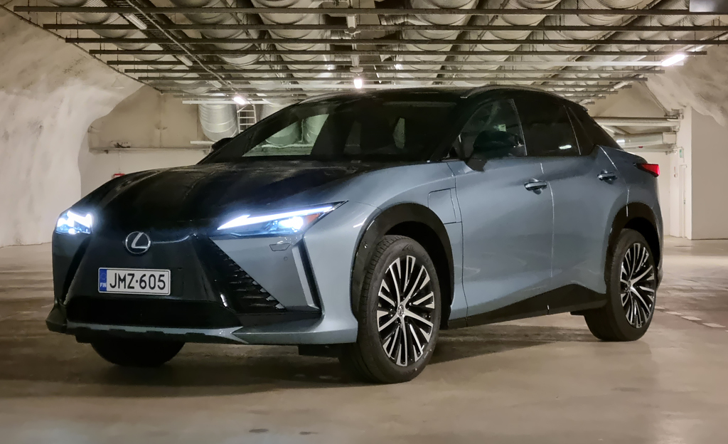 Koeajo: Lexus RZ 450e kulkee upeasti, mutta ei sovi ensimmäiseksi sähköautoksi