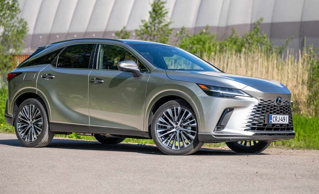 Koeajo: Lexus RX 450h+ - Premium-luokan tunnelmallinen haastaja