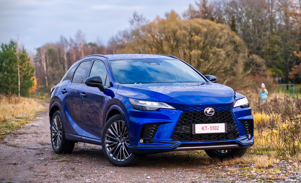 Koeajo: Lexus RX 500h on huippuhieno bensa-auto – Järjellä sen ostamista ei voi perustella