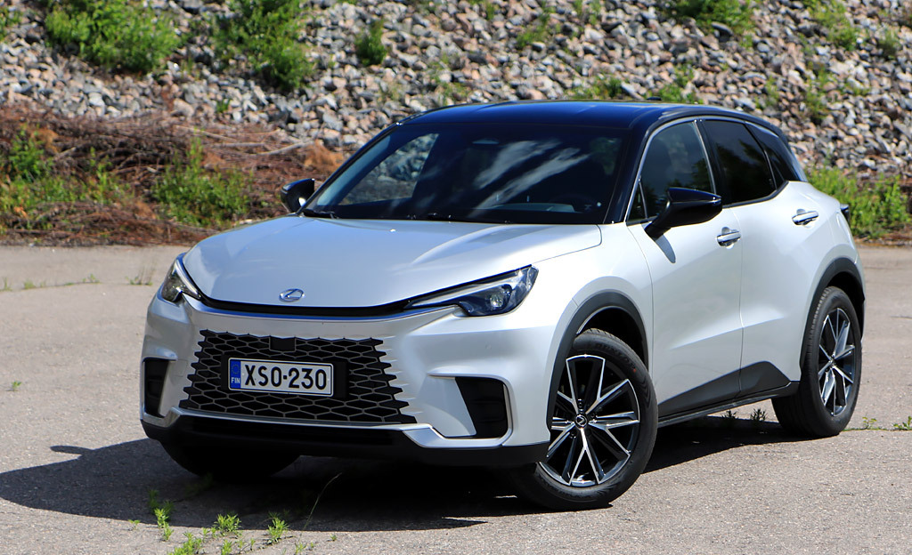 Koeajo: Lexus LBX 200h – Luksusta mökkitielle