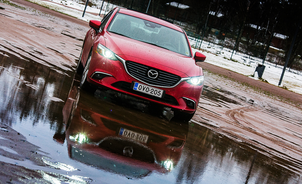 Koeajossa tyylipuhdas sedan: Mazda6