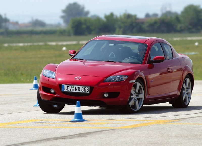 Autoesittely Mazda RX-8 2003-2012