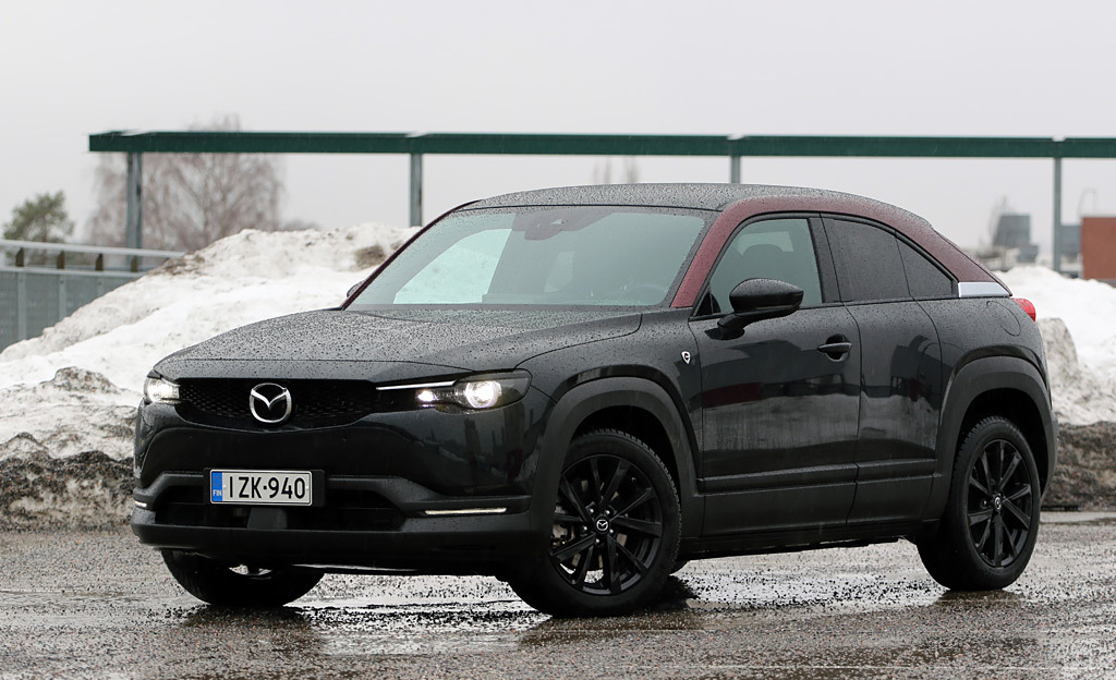Koeajo: Mazda MX-30 e-Skyactiv - Erikoinen lataushybridi