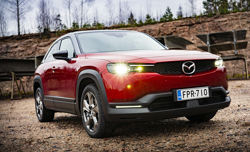 Poikkeuksellisen hienoa sähkö-premiumia 33 990 euron hintaan – koeajossa väärinymmärretty Mazda MX-30
