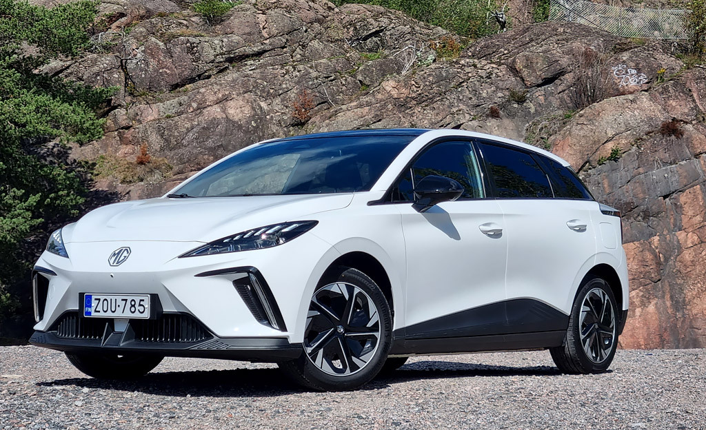 Koeajo: MG 4 – Voiko näin halpa sähköauto olla myös hyvä?