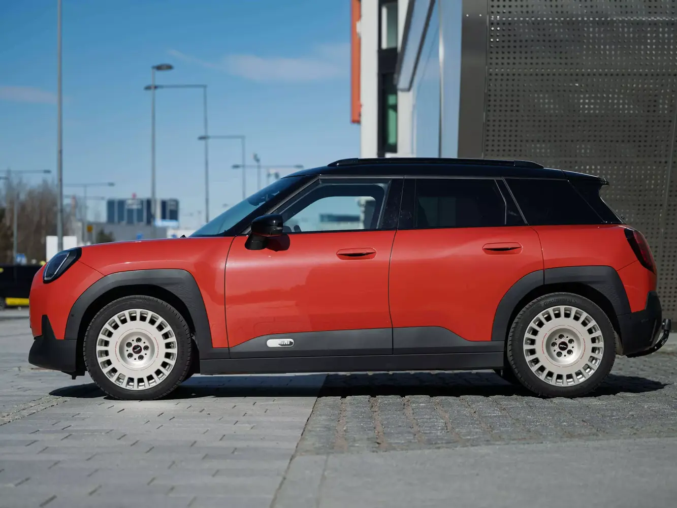 Koeajo: Mini Aceman S E  on herkullinen välikoon sähköauto