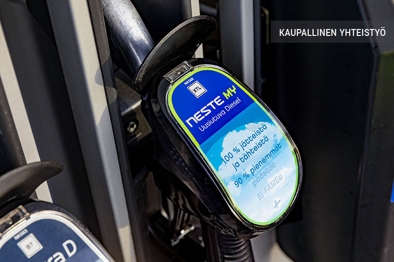 Kulkeeko huomisen auto levällä tai jätteellä? Polttomoottoriautojen kehitys on pitkällä
