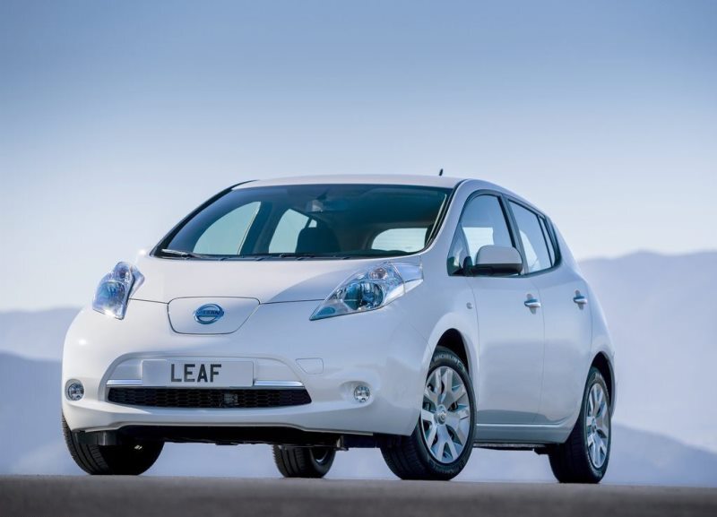 Autoesittely Nissan Leaf 2013
