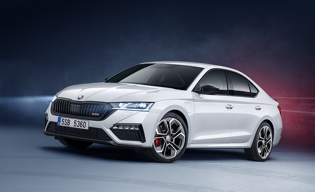 4 mielenkiintoista mallia: Näin Škoda Octavia sähköistyy – huipulla Octavia RS iV
