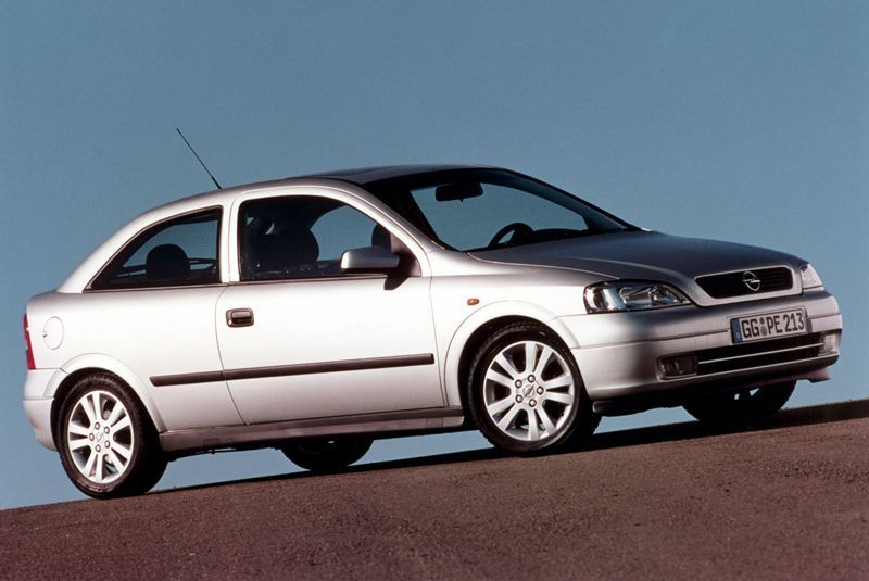 Autoesittely Opel Astra 1998-2004