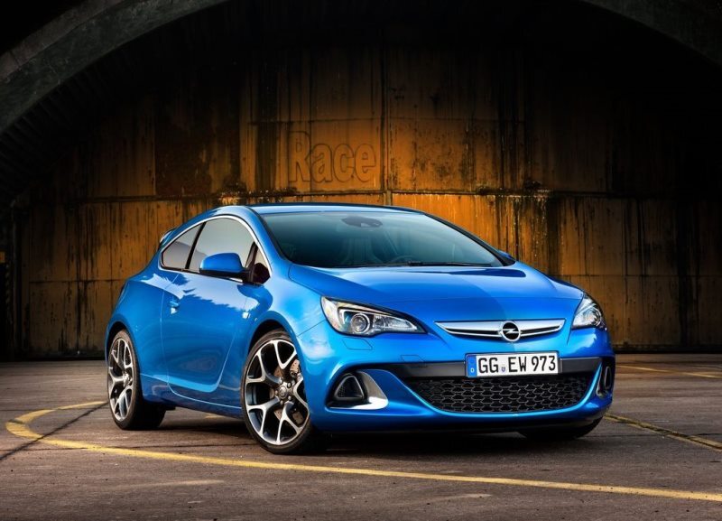 Autoesittely Opel Astra 2014