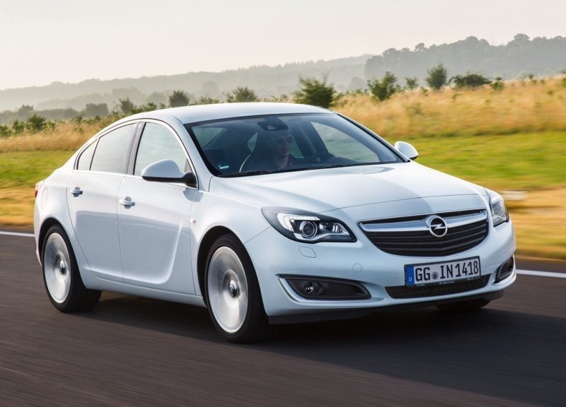 Autoesittely Opel Insignia 2013