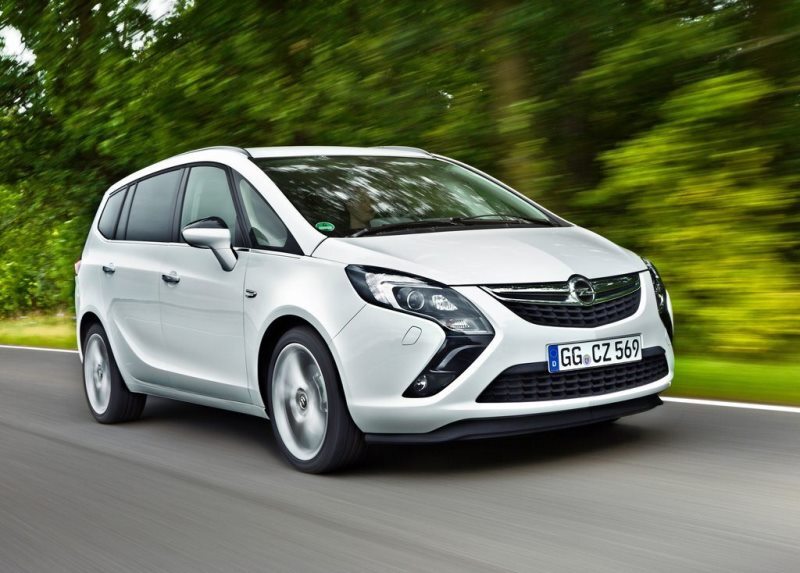 Autoesittely Opel Zafira Tourer 2013