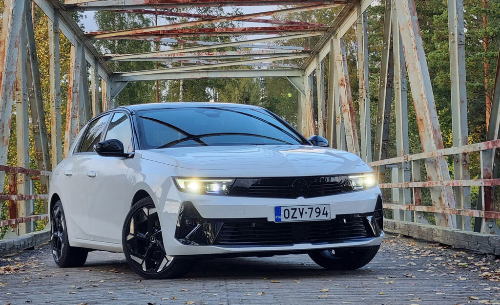 Koeajo: Opel Astra GSe PHEV – Ei vain kaunis katsoa