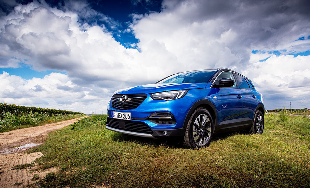 Koeajo: Opel Grandland X - aineksia suomalaisten suosikiksi