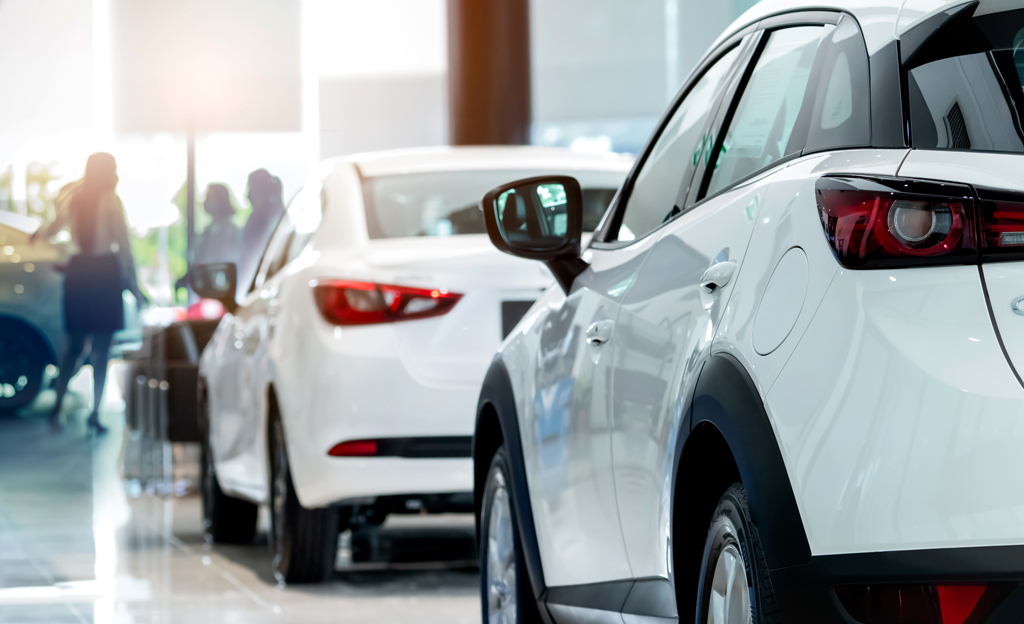 Auto vaihtuu, mutta miksi ja miten? Näin suomalainen ostaa autonsa