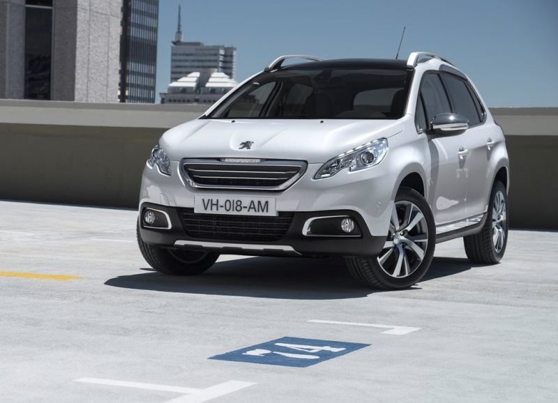 Autoesittely Peugeot 2008 2013