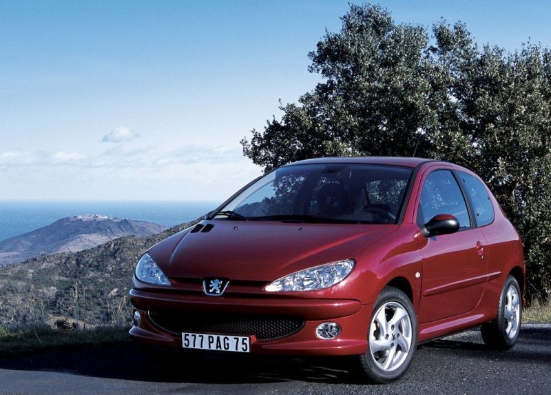 Autoesittely Peugeot 206 1998-2012