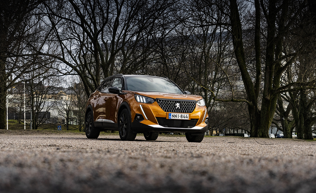Houkutteleeko jo? Täyssähköisen Peugeot e-2008 -katumaasturin hinnat alkavat Suomessa 36 373 eurosta