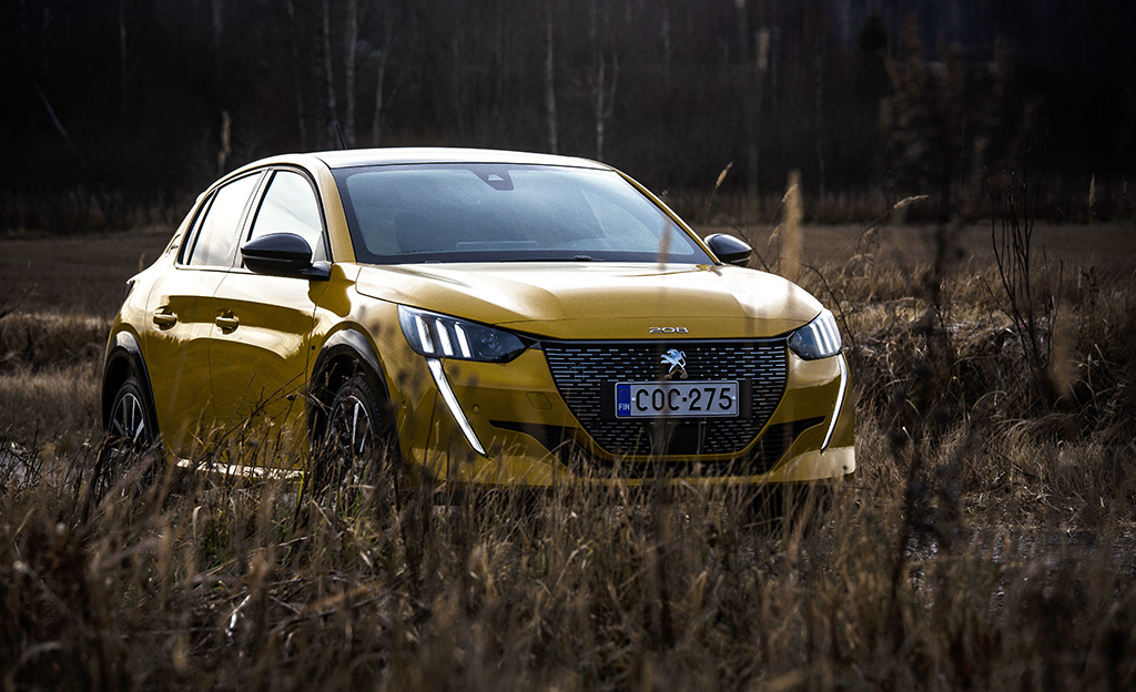 Peugeot 208 voitti Vuoden Auto -palkinnon: uutuutta myyty jo huikea määrä – arvaatko sähköauton osuuden?