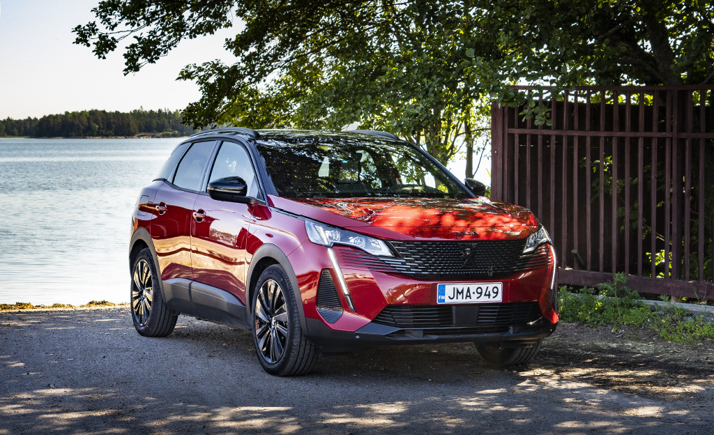 Kun lataushybridi yllättää koeajossa positiivisesti – nelivetoinen Peugeot 3008 Hybrid4 ylitti luvatun toimintamatkan reilusti