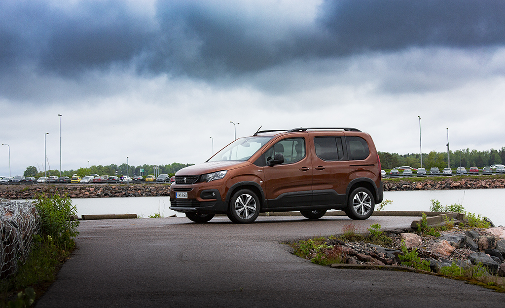 Kuoren alla yllätys – koeajossa perheautoilijan unelma Peugeot Rifter (vm. 2019)