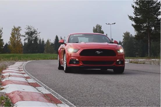 Video: Ford Mustang ja Lotus Elise radalla