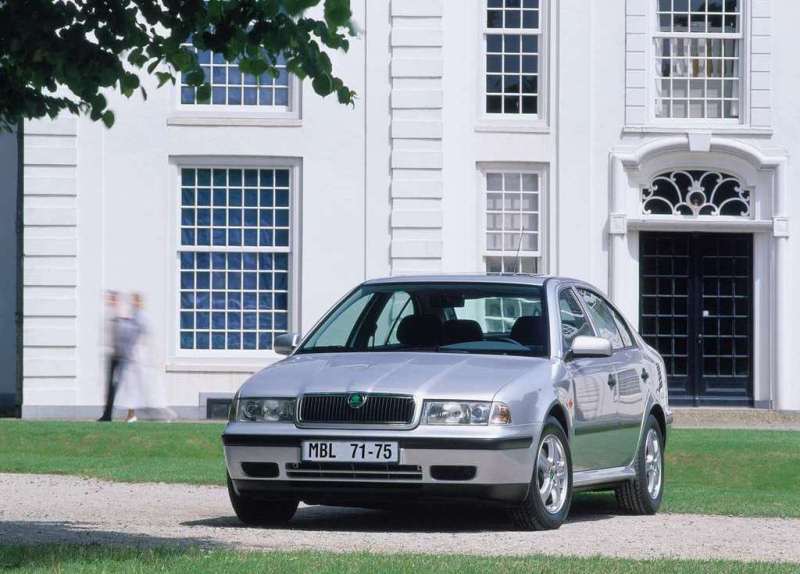 Autoesittely Skoda Octavia 1996-2007