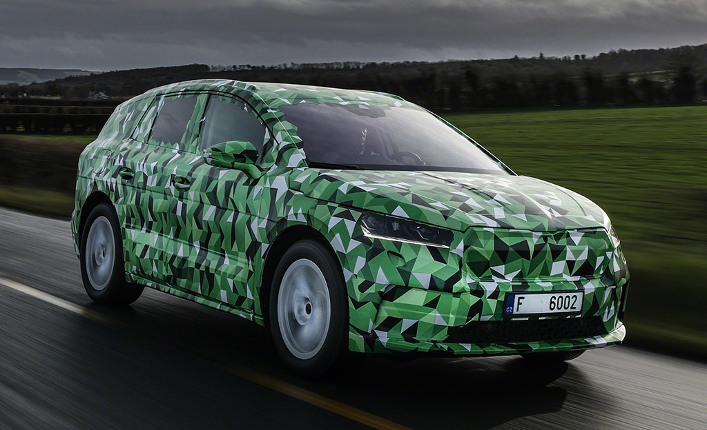 Suomalaisten tuleva sähköautosuosikki? Listasimme Škoda Enyaq iV -täyssähköauton mielenkiintoiset malliversiot