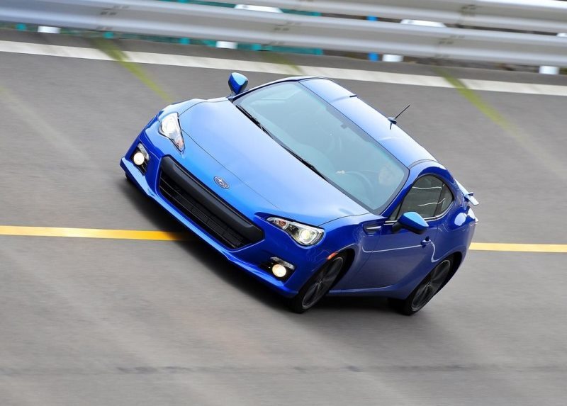 Autoesittely Subaru BRZ 2013